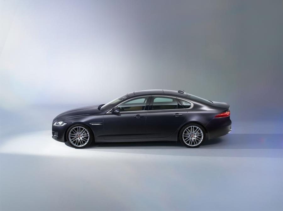  Jaguar XF Portfolio 2015 года  (фото 4 из 7)
